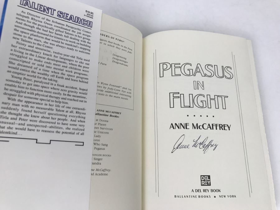 Signed Hardcover First Edition Book Pegasus In Flight By Anne McCaffrey [Photo 5]