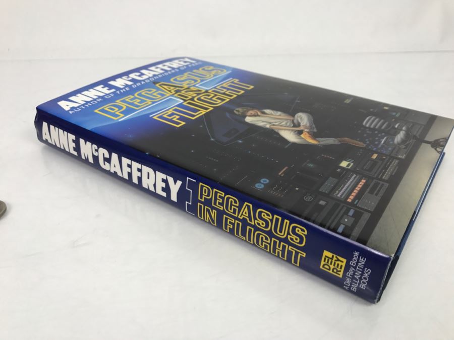 Signed Hardcover First Edition Book Pegasus In Flight By Anne McCaffrey [Photo 3]