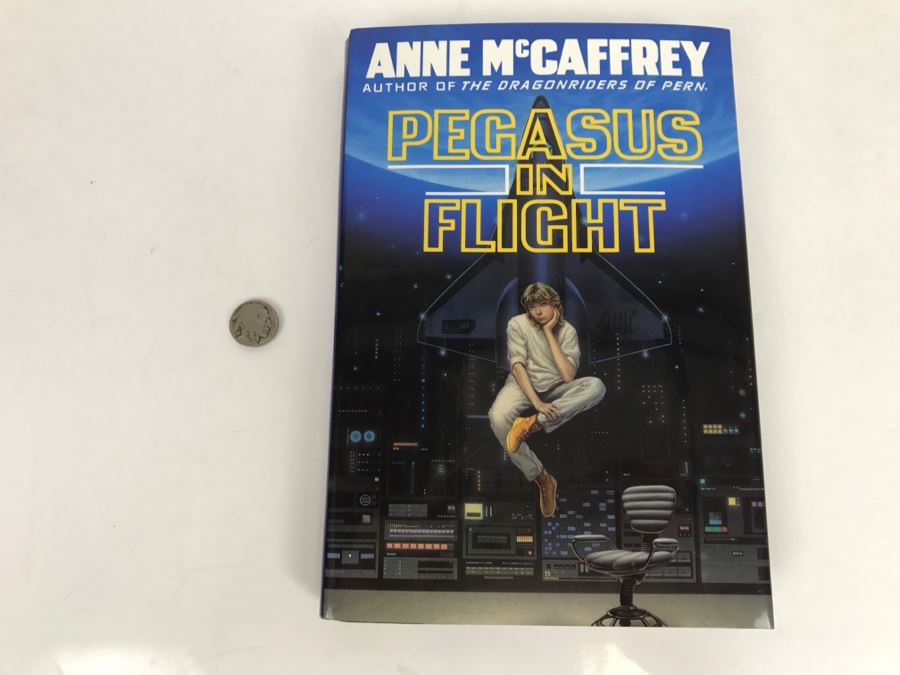Signed Hardcover First Edition Book Pegasus In Flight By Anne McCaffrey [Photo 2]