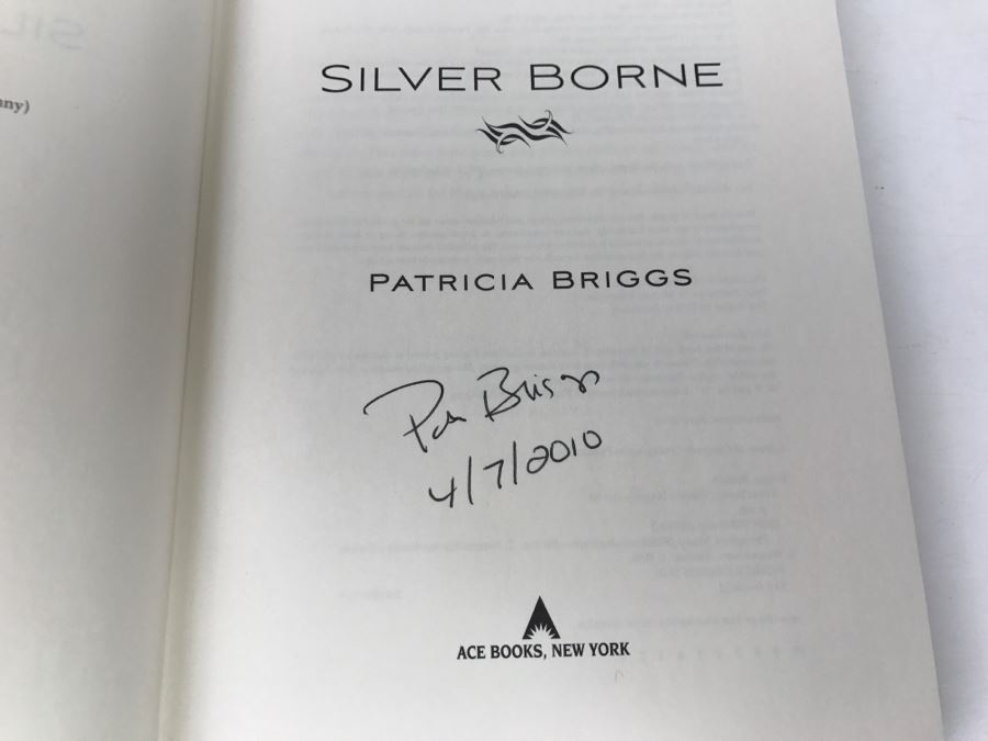 Signed First Edition Hardcover Book 'Silver Borne' By Patricia Briggs [Photo 8]
