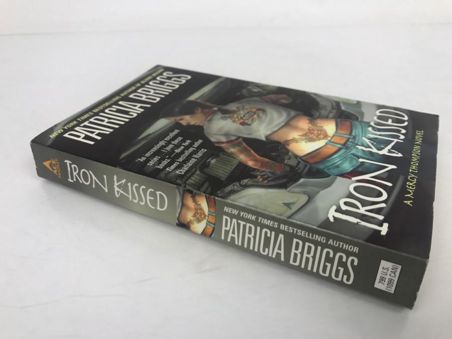 Signed Set Of (3) Paperback Books By Patricia Briggs [Photo 2]