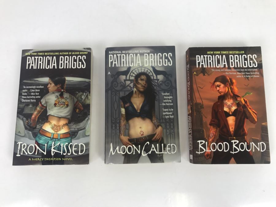 Signed Set Of (3) Paperback Books By Patricia Briggs [Photo 11]