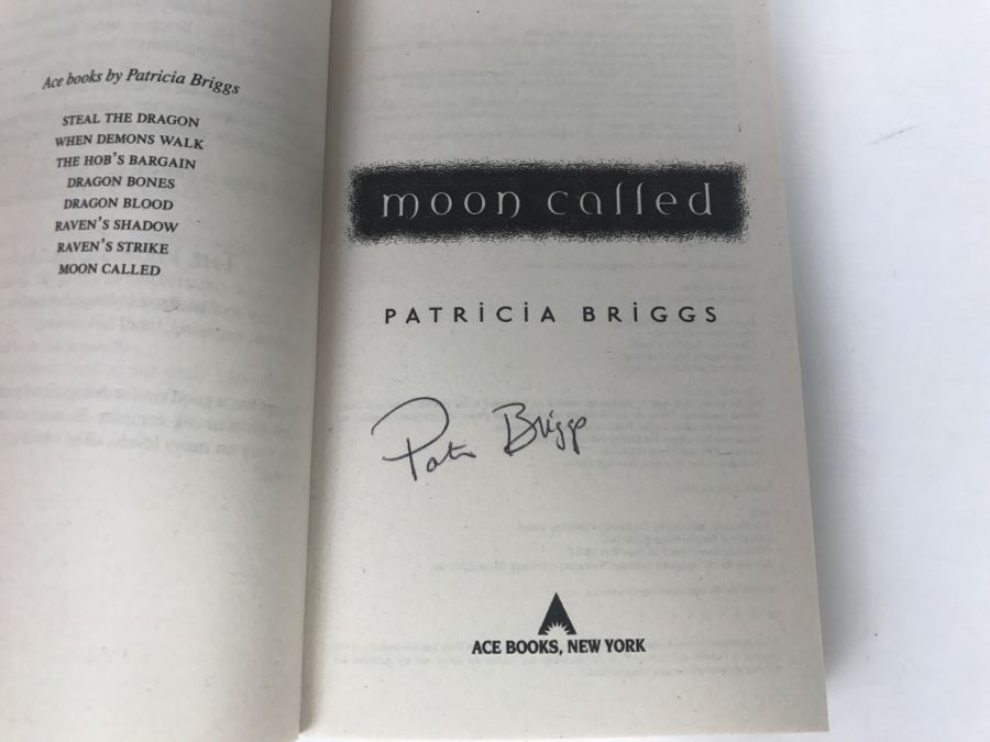 Signed Set Of (3) Paperback Books By Patricia Briggs [Photo 12]
