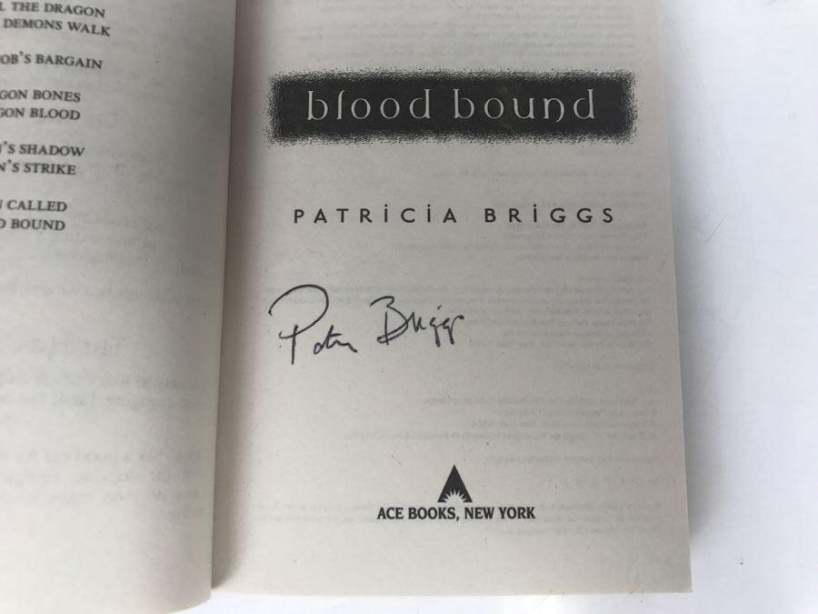 Signed Set Of (3) Paperback Books By Patricia Briggs [Photo 18]
