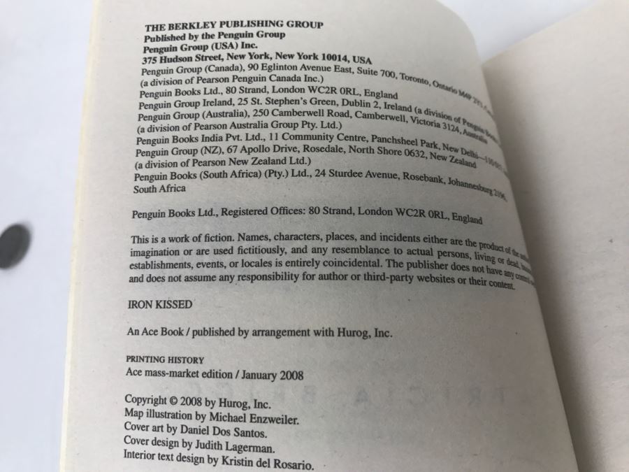 Signed Set Of (3) Paperback Books By Patricia Briggs [Photo 6]