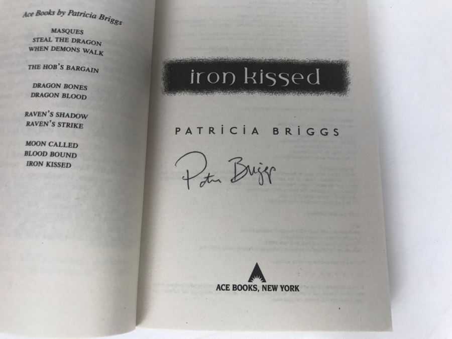 Signed Set Of (3) Paperback Books By Patricia Briggs [Photo 4]