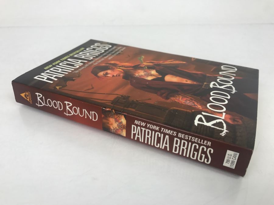 Signed Set Of (3) Paperback Books By Patricia Briggs [Photo 16]