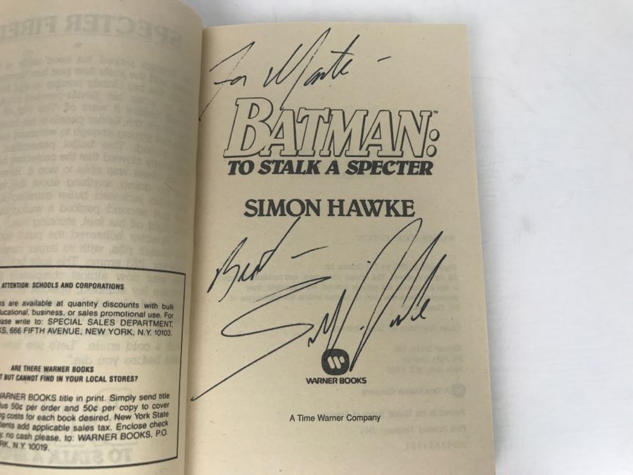 Signed Set Of (2) Paperback Books Batman: To Stalk A Specter And Predator 2 By Simon Hawke [Photo 6]