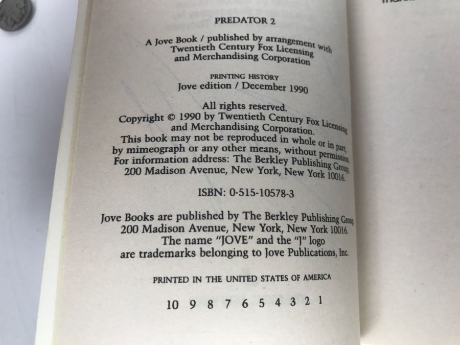 Signed Set Of (2) Paperback Books Batman: To Stalk A Specter And Predator 2 By Simon Hawke [Photo 14]