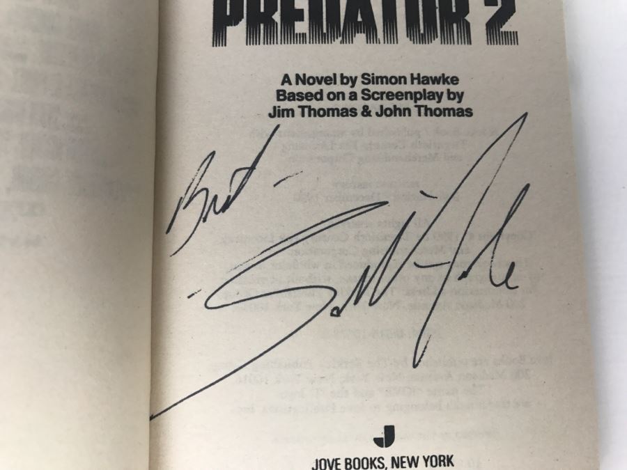 Signed Set Of (2) Paperback Books Batman: To Stalk A Specter And Predator 2 By Simon Hawke [Photo 13]