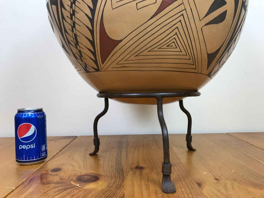 Large Signed Mata Ortiz Pottery By Miguel Bugarini En Santa Fe From The Frank Howell Gallery With Wrought Iron Stand 15'W X 18'H Estimate $250 [Photo 15]
