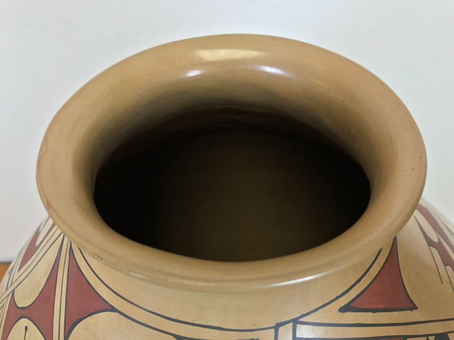 Large Signed Mata Ortiz Pottery By Miguel Bugarini En Santa Fe From The Frank Howell Gallery With Wrought Iron Stand 15'W X 18'H Estimate $250 [Photo 5]