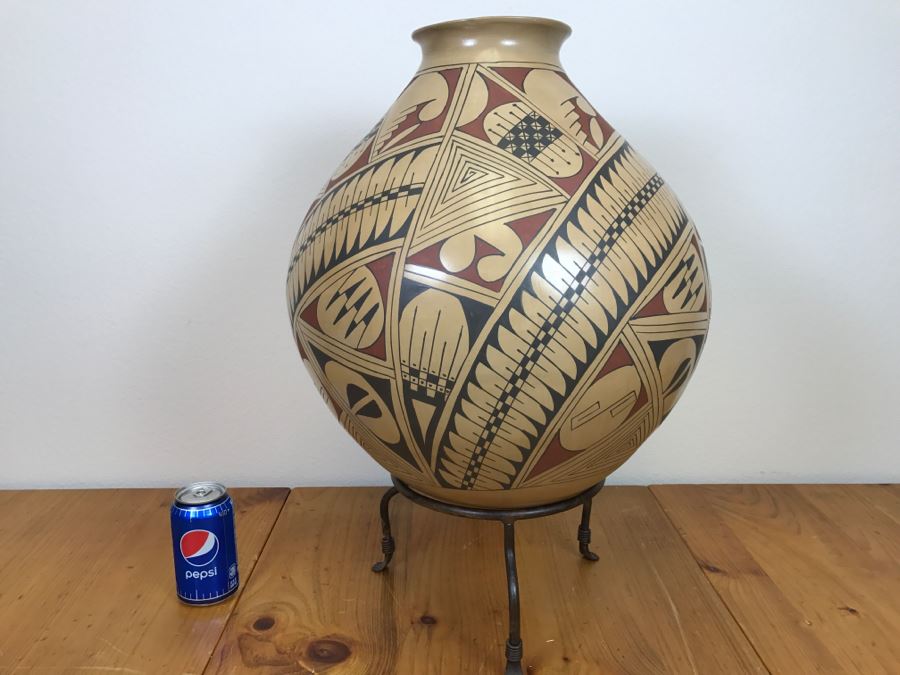 Large Signed Mata Ortiz Pottery By Miguel Bugarini En Santa Fe From The Frank Howell Gallery With Wrought Iron Stand 15'W X 18'H Estimate $250 [Photo 9]