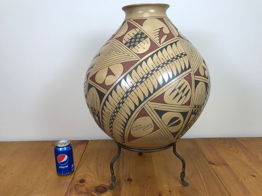 Large Signed Mata Ortiz Pottery By Miguel Bugarini En Santa Fe From The Frank Howell Gallery With Wrought Iron Stand 15'W X 18'H Estimate $250 [Photo 10]