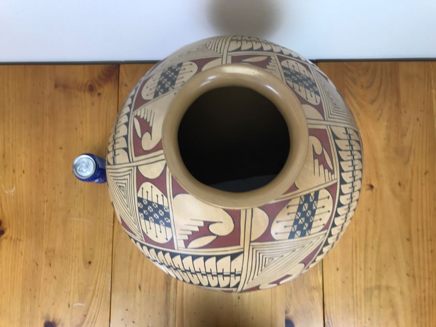 Large Signed Mata Ortiz Pottery By Miguel Bugarini En Santa Fe From The Frank Howell Gallery With Wrought Iron Stand 15'W X 18'H Estimate $250 [Photo 4]