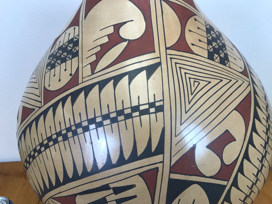 Large Signed Mata Ortiz Pottery By Miguel Bugarini En Santa Fe From The Frank Howell Gallery With Wrought Iron Stand 15'W X 18'H Estimate $250 [Photo 7]