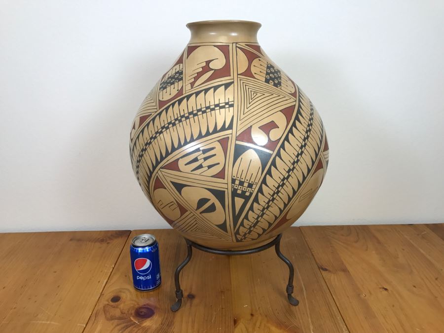 Large Signed Mata Ortiz Pottery By Miguel Bugarini En Santa Fe From The Frank Howell Gallery With Wrought Iron Stand 15'W X 18'H Estimate $250 [Photo 2]