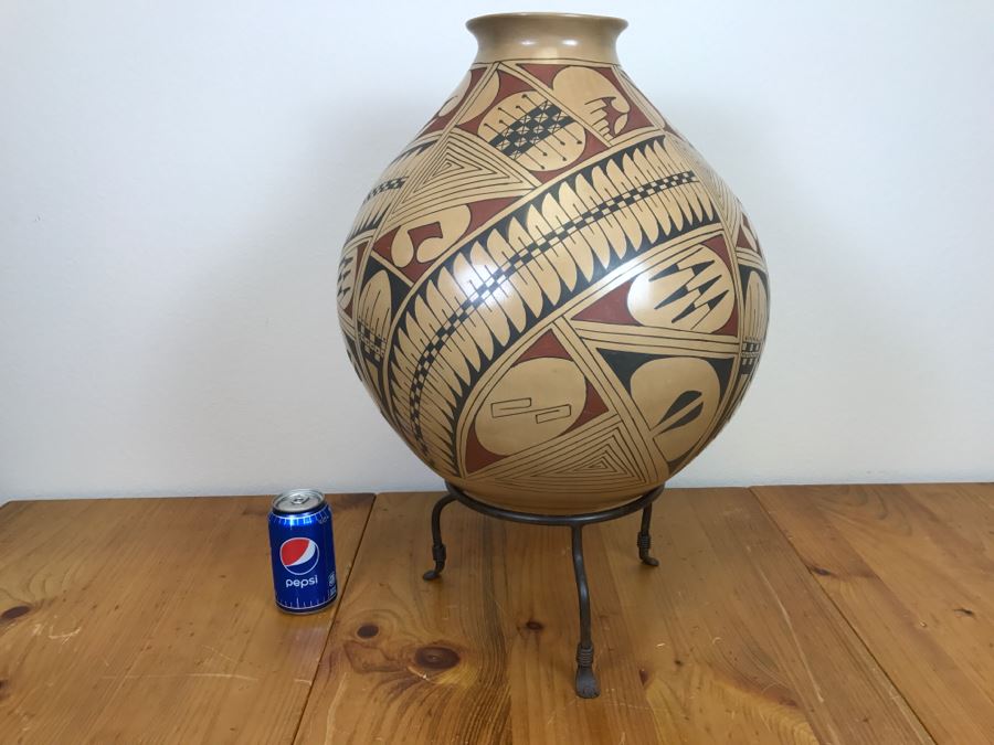 Large Signed Mata Ortiz Pottery By Miguel Bugarini En Santa Fe From The Frank Howell Gallery With Wrought Iron Stand 15'W X 18'H Estimate $250 [Photo 13]