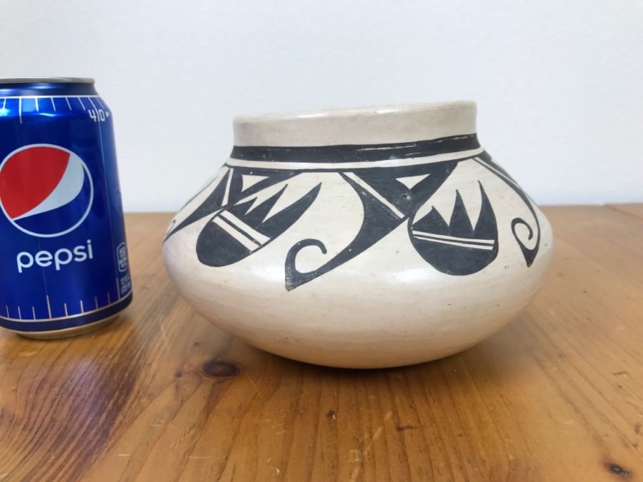 Signed Native American Pottery By Evelyn Poolheco Hopi-Tewa Potter 7'W x 4'H [Photo 7]