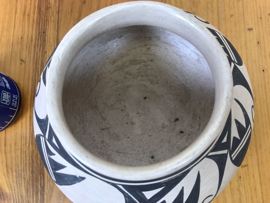 Signed Native American Pottery By Evelyn Poolheco Hopi-Tewa Potter 7'W x 4'H [Photo 11]