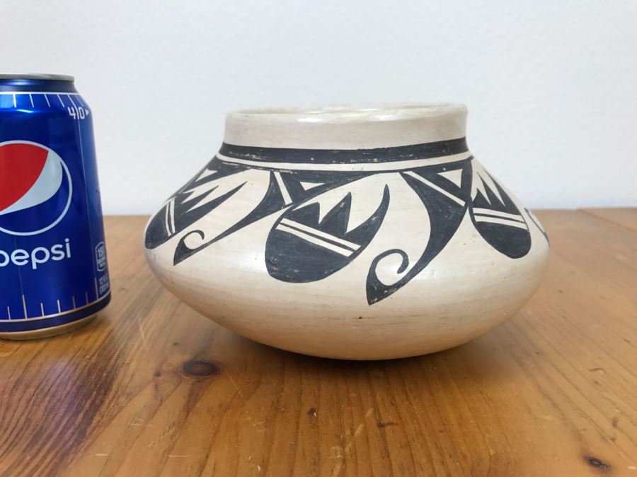 Signed Native American Pottery By Evelyn Poolheco Hopi-Tewa Potter 7'W x 4'H [Photo 8]
