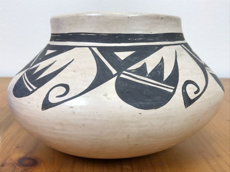Signed Native American Pottery By Evelyn Poolheco Hopi-Tewa Potter 7'W x 4'H [Photo 4]