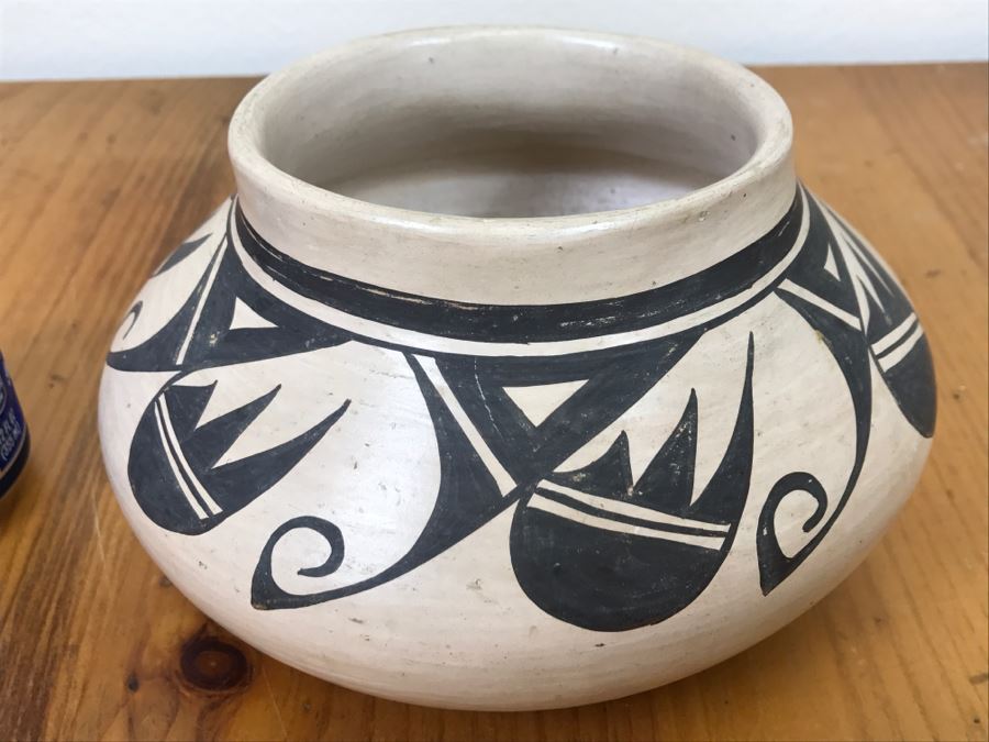 Signed Native American Pottery By Evelyn Poolheco Hopi-Tewa Potter 7'W x 4'H [Photo 3]