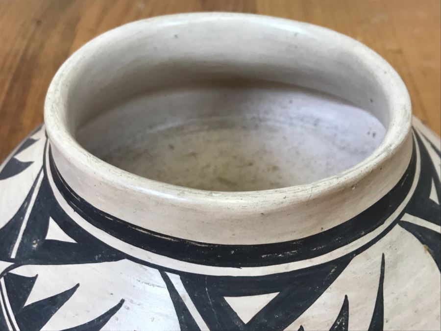 Signed Native American Pottery By Evelyn Poolheco Hopi-Tewa Potter 7'W x 4'H [Photo 6]