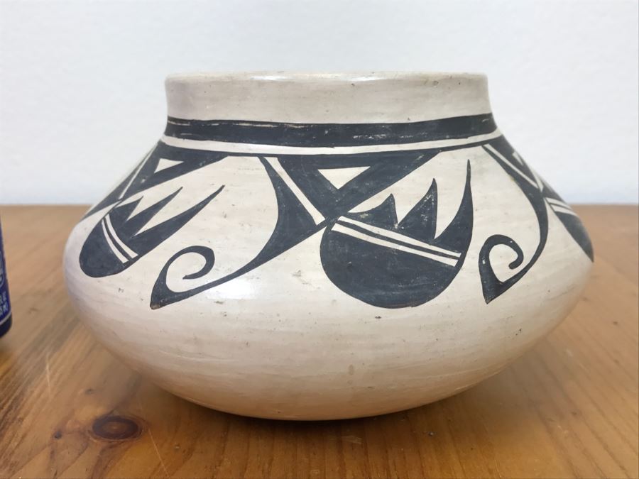 Signed Native American Pottery By Evelyn Poolheco Hopi-Tewa Potter 7'W x 4'H [Photo 2]