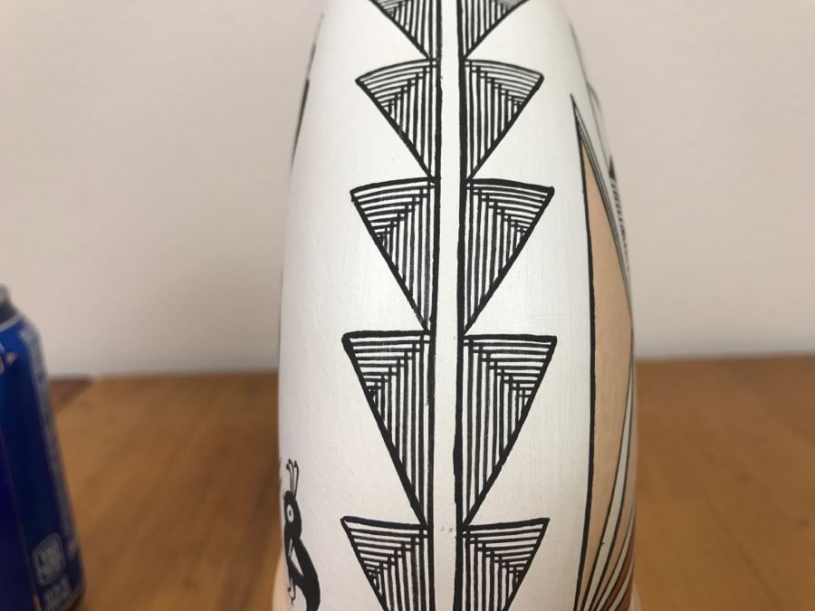 Hand Painted Native American Pottery Vase Signed N.L. Acoma, N.M. 9'W X 8.5'H X 2.5'D [Photo 21]