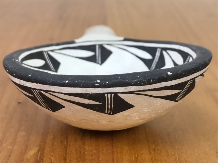 Native American Pottery Signed Emma Lewis Acoma, NM [Photo 18]
