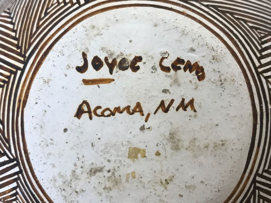 Signed Joyce Leno Native American Acoma Pottery 5.5'W x 4'H [Photo 15]