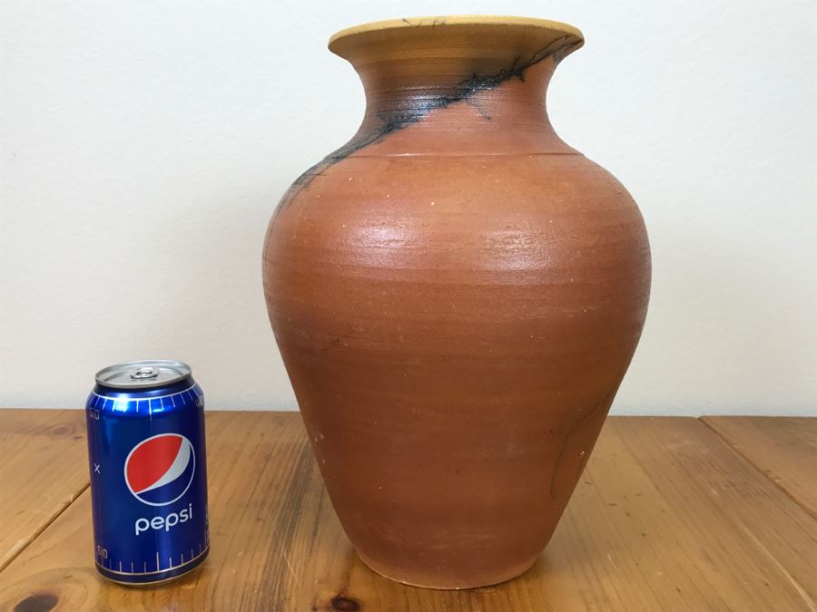 Signed Natalie Jetter Horse Hair Pottery Pot Vase Santa Fe, NM Retailed $145 10'W X 12.5'H [Photo 17]