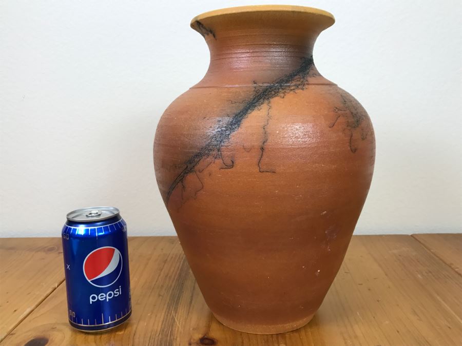 Signed Natalie Jetter Horse Hair Pottery Pot Vase Santa Fe, NM Retailed $145 10'W X 12.5'H [Photo 13]