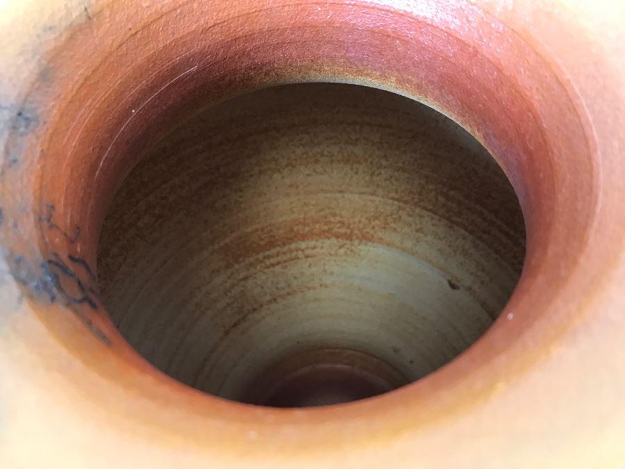 Signed Natalie Jetter Horse Hair Pottery Pot Vase Santa Fe, NM Retailed $145 10'W X 12.5'H [Photo 20]