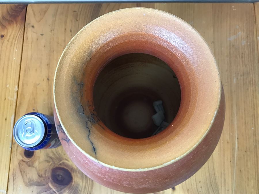 Signed Natalie Jetter Horse Hair Pottery Pot Vase Santa Fe, NM Retailed $145 10'W X 12.5'H [Photo 18]