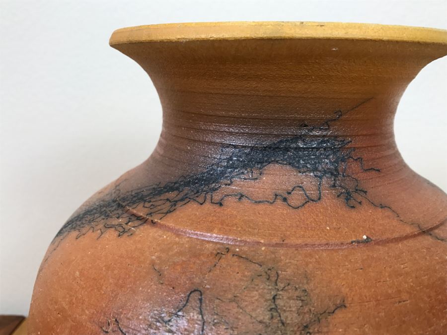 Signed Natalie Jetter Horse Hair Pottery Pot Vase Santa Fe, NM Retailed $145 10'W X 12.5'H [Photo 12]