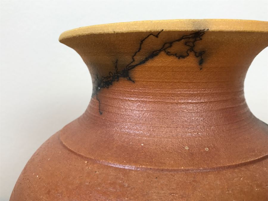 Signed Natalie Jetter Horse Hair Pottery Pot Vase Santa Fe, NM Retailed $145 10'W X 12.5'H [Photo 16]