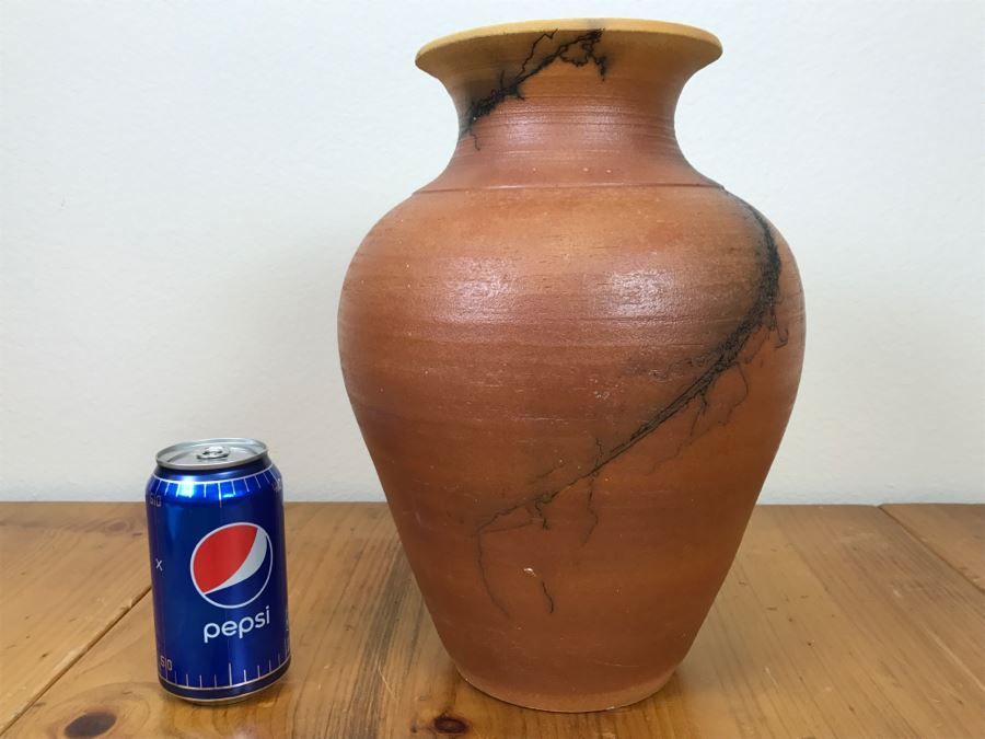 Signed Natalie Jetter Horse Hair Pottery Pot Vase Santa Fe, NM Retailed $145 10'W X 12.5'H [Photo 15]