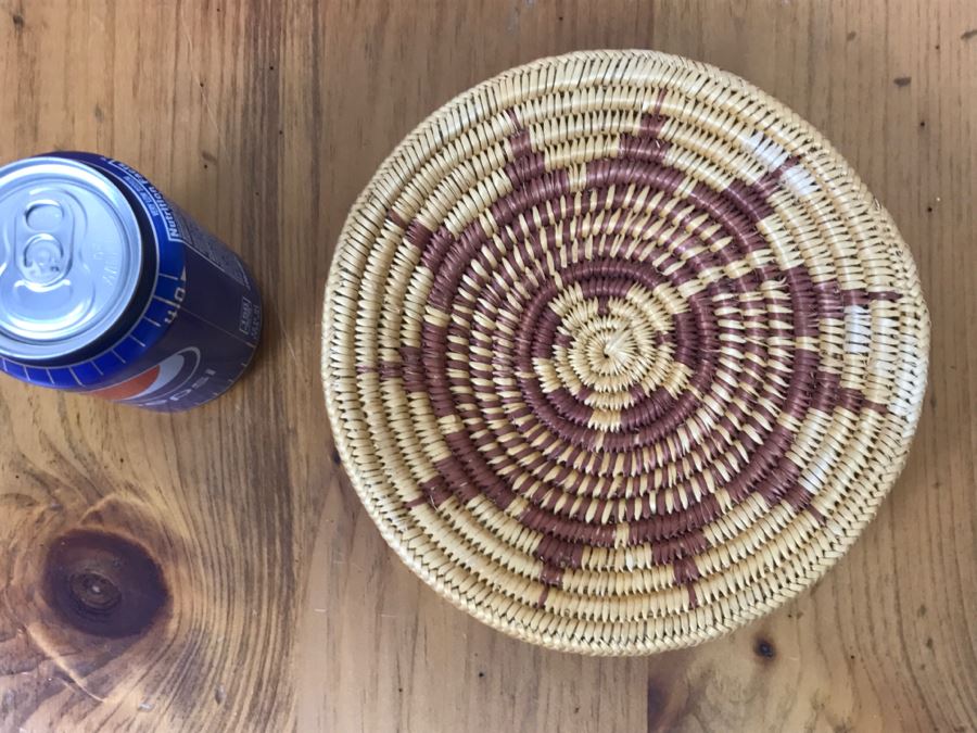 Vintage Native American Basket 7.5'W X 1.5'H [Photo 2]