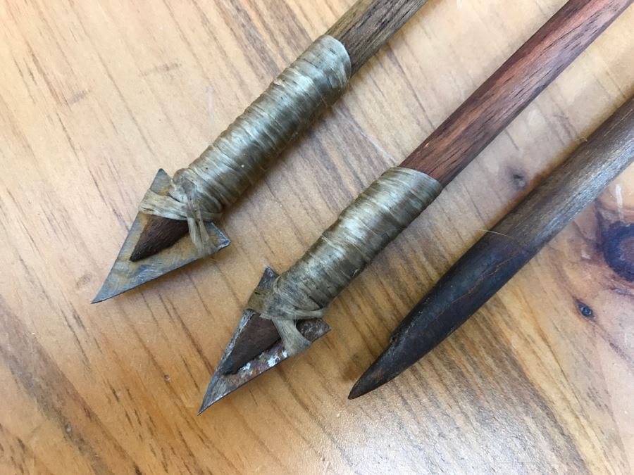 Native American Navajo Rawhide Arrow Quiver With (3) Arrows And Older Bow (See All Photos) [Photo 21]