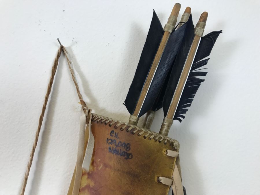 Native American Navajo Rawhide Arrow Quiver With (3) Arrows And Older Bow (See All Photos) [Photo 11]