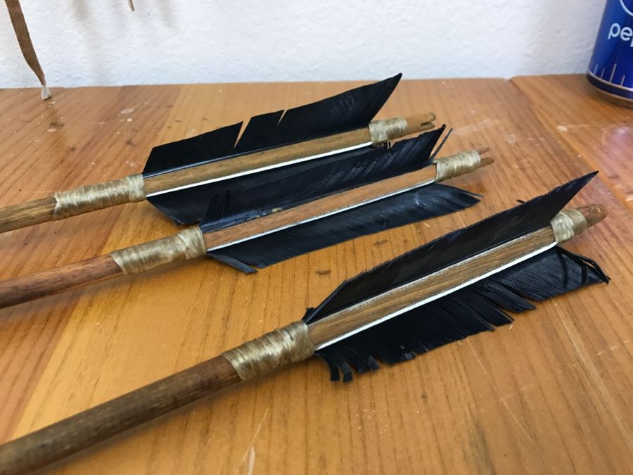 Native American Navajo Rawhide Arrow Quiver With (3) Arrows And Older Bow (See All Photos) [Photo 16]