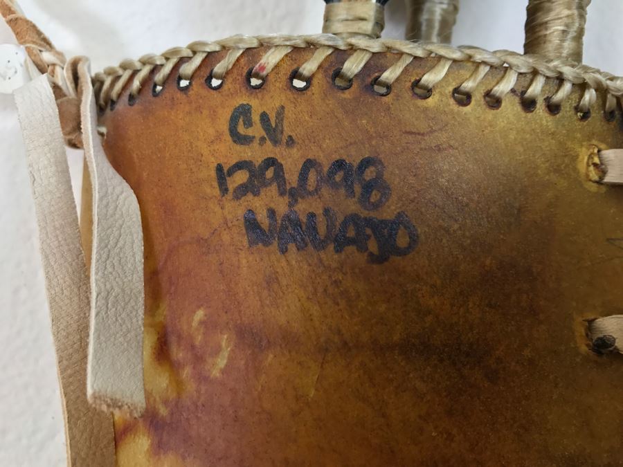 Native American Navajo Rawhide Arrow Quiver With (3) Arrows And Older Bow (See All Photos) [Photo 12]