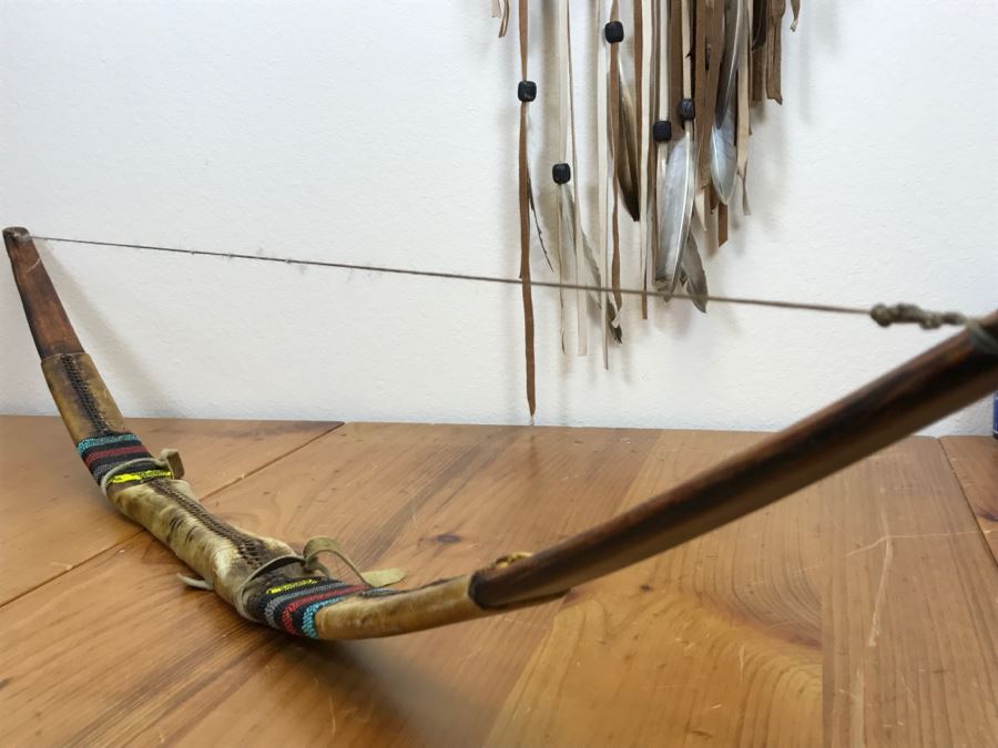 Native American Navajo Rawhide Arrow Quiver With (3) Arrows And Older Bow (See All Photos) [Photo 41]