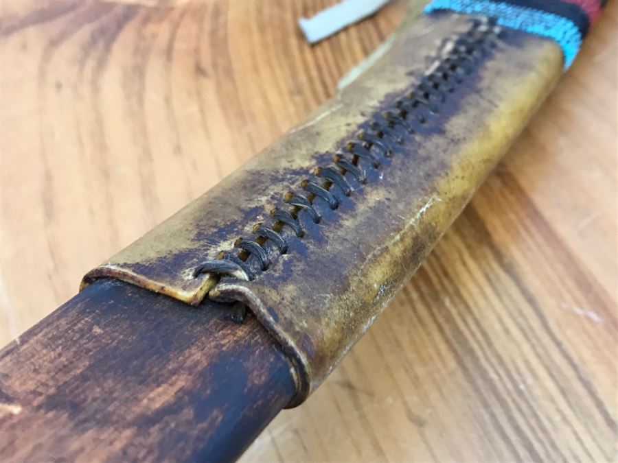 Native American Navajo Rawhide Arrow Quiver With (3) Arrows And Older Bow (See All Photos) [Photo 37]