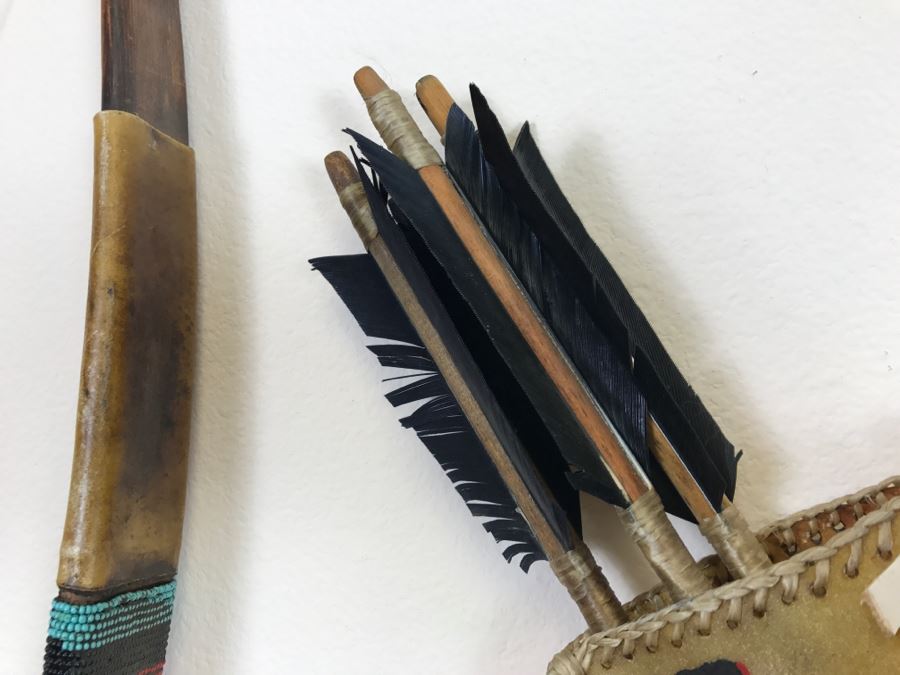 Native American Navajo Rawhide Arrow Quiver With (3) Arrows And Older Bow (See All Photos) [Photo 9]