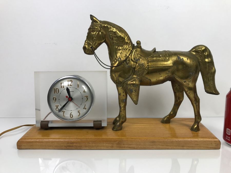 Vintage Sessions Horse Clock Working