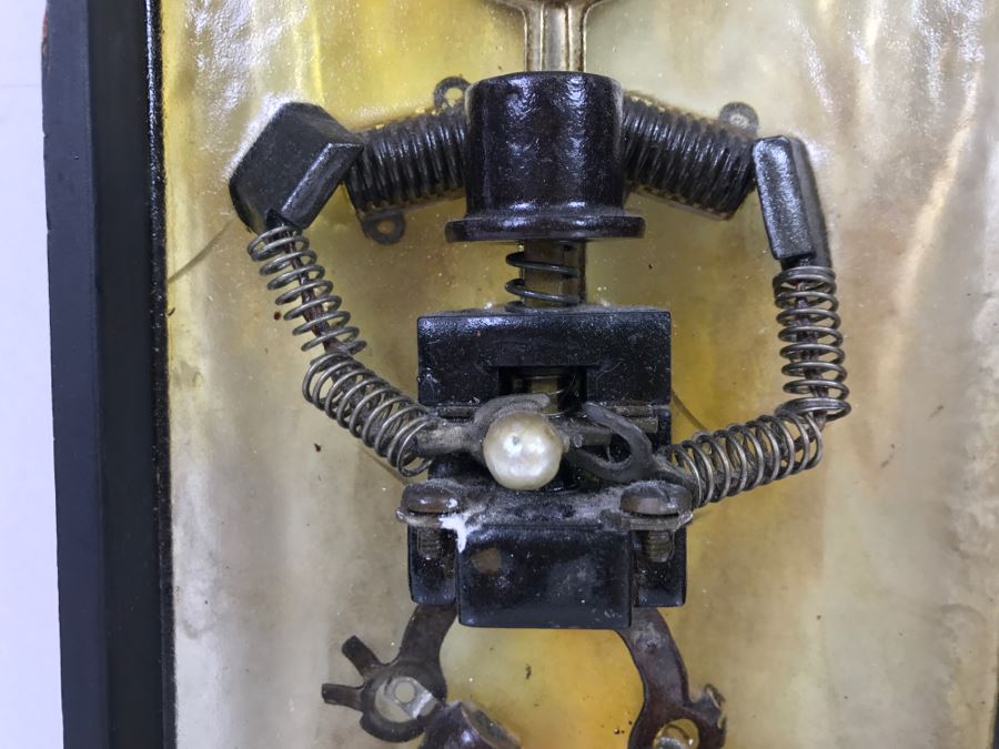 Industrial Robot Made Of Recycled Parts Sculpture Wall Hanging Signed Roz [Photo 4]