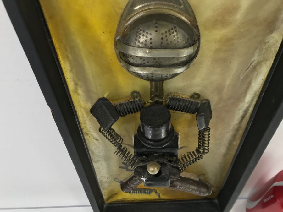 Industrial Robot Made Of Recycled Parts Sculpture Wall Hanging Signed Roz [Photo 10]